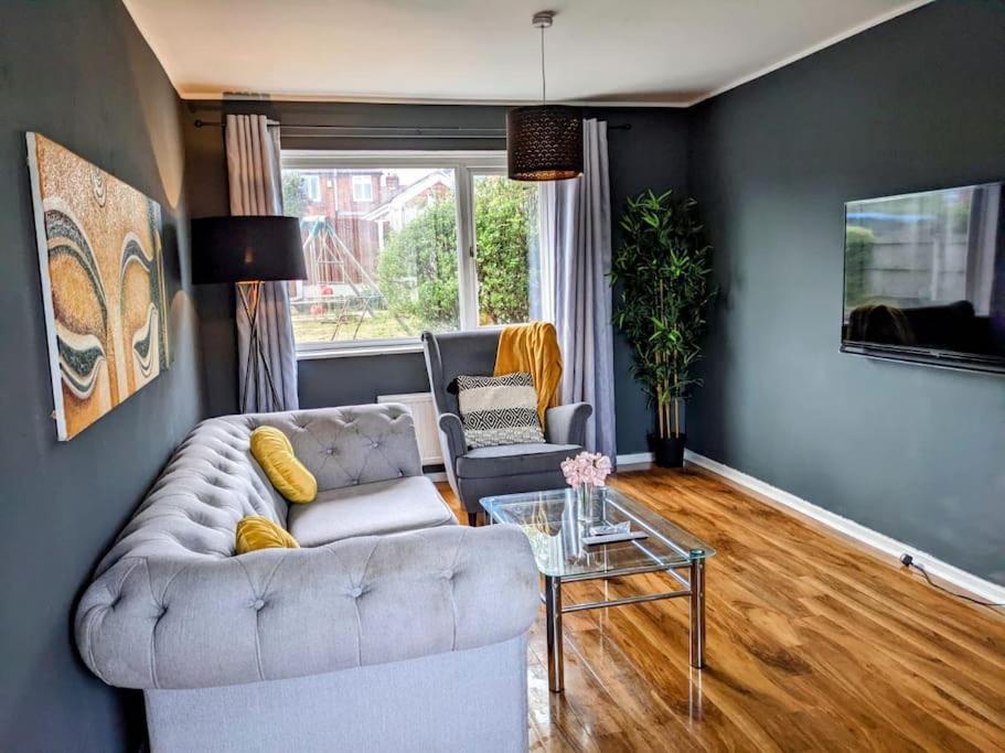 Hidden Gem !Stunning 3 Bedroom Home In Sheffield Handsworth Exterior photo